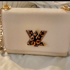 Pending sale. Louis Vuitton Twist MM Giant Jungle